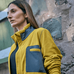 Persona-modelando-Polar-Garda-Verde-Pistacho-Mujer-al-aire-libre